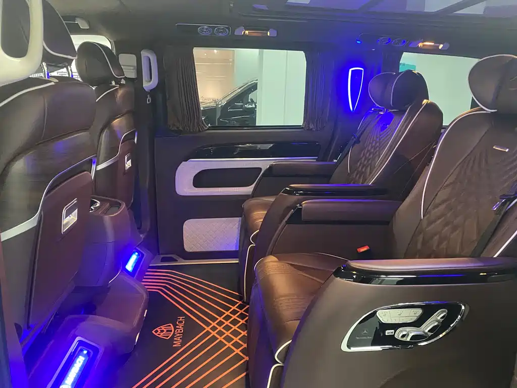 Mercedes-Benz V-Class 2021 — фото 15