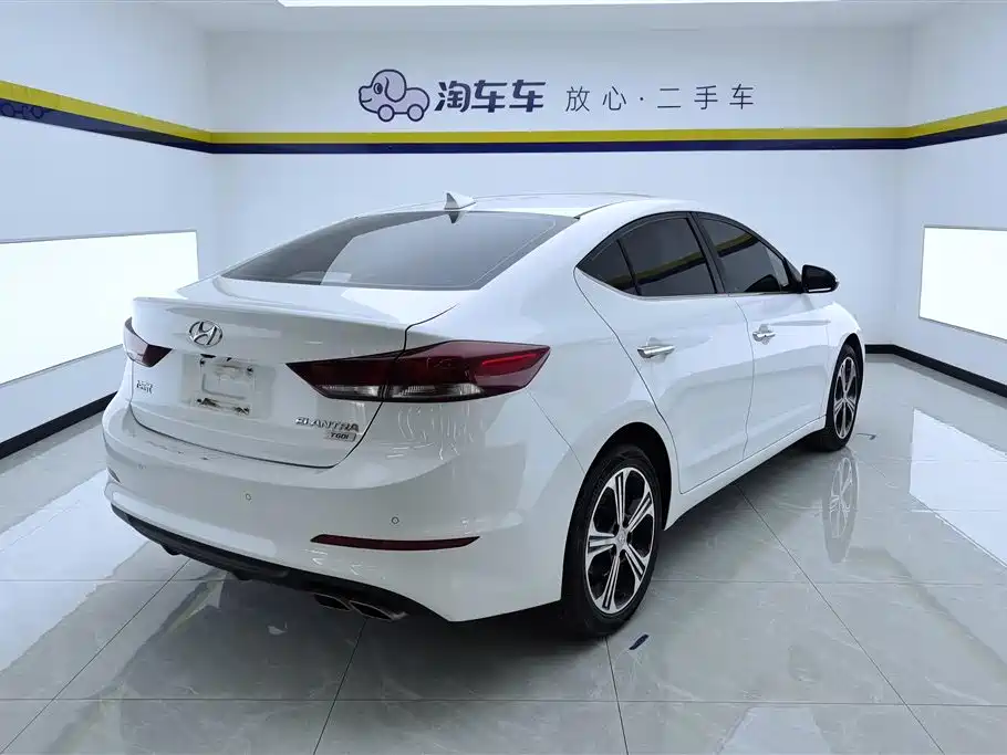 Hyundai Elantra 2019 — фото 3
