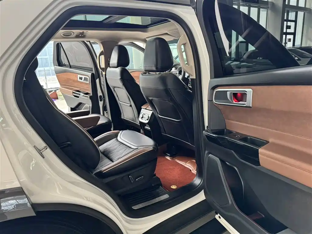 Ford Explorer 2023 — фото 20