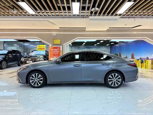 Lexus ES 2020
