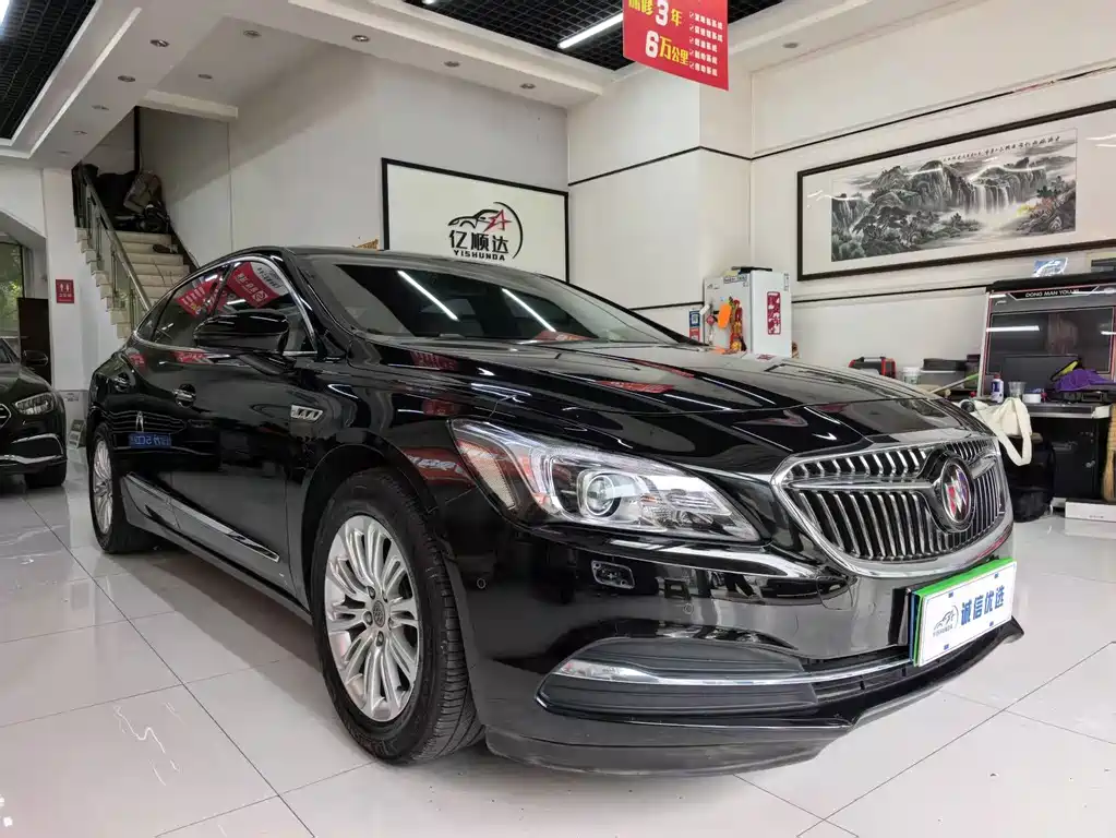 Buick LaCrosse 2017 — фото 1