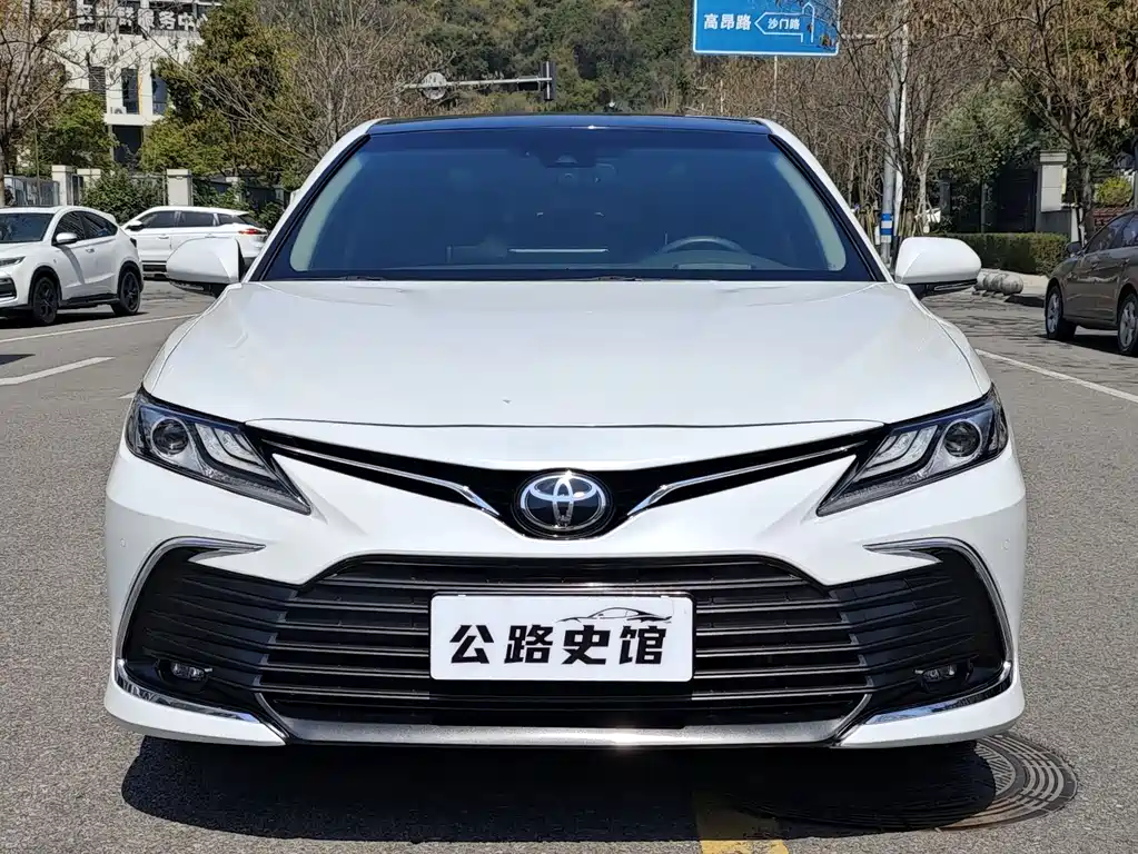 Toyota Camry 2022 — фото 8