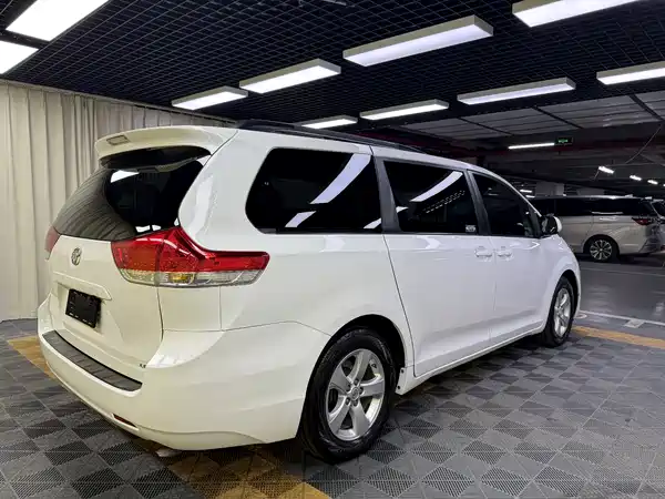 Toyota Sienna 2015