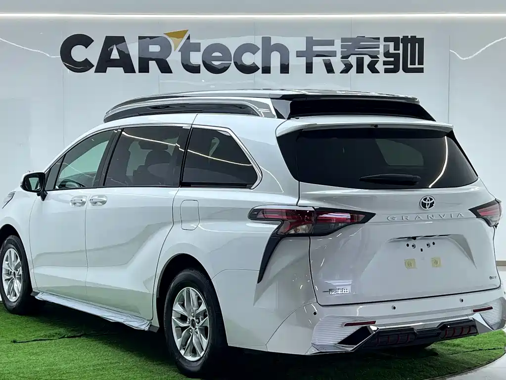 Toyota Granvia — фото 3