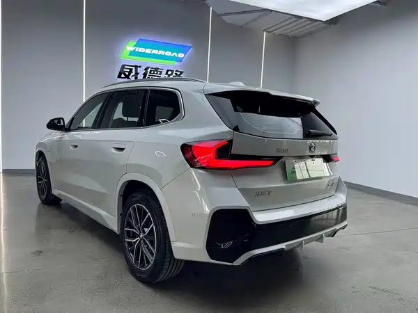BMW iX1 2025