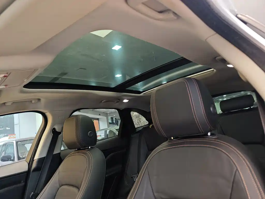 Jaguar F-PACE 2018 — фото 14