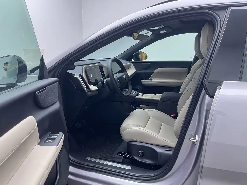 Volvo XC70 Plug-In Hybrid 2025 — фото 13