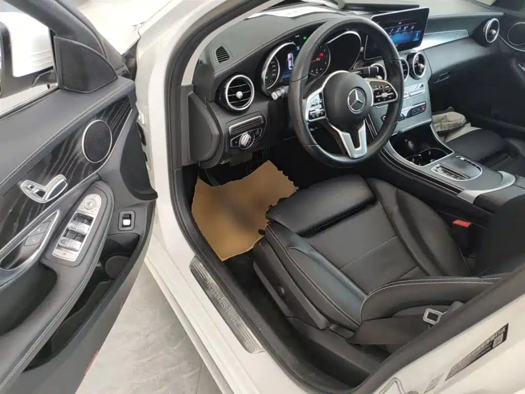 Mercedes-Benz C-Class 2018 — фото 16