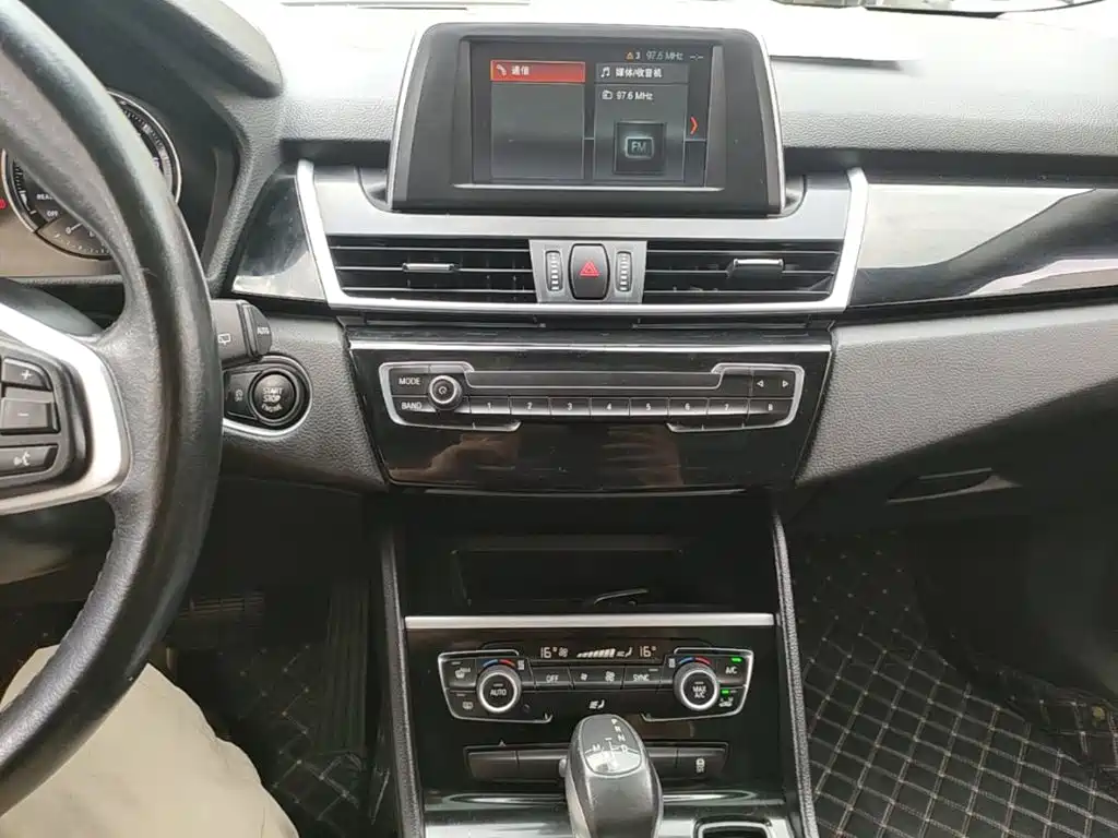 BMW 2 Series Station Wagon 2019 — фото 13