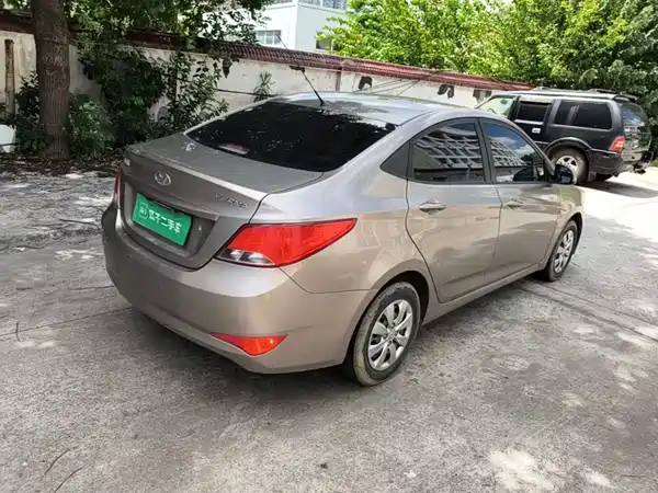 Hyundai Accent 2015
