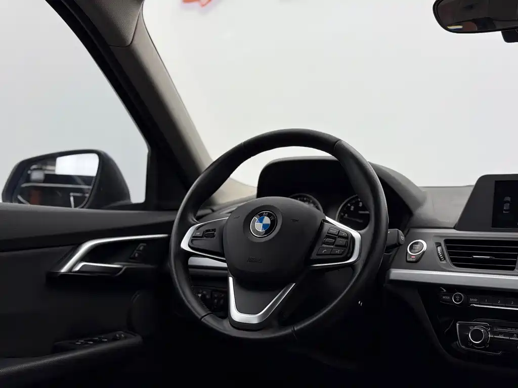 BMW 1 Series 2019 — фото 11