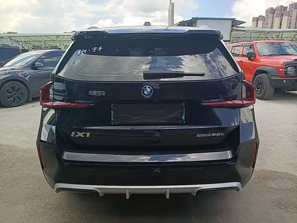 BMW iX1 2024