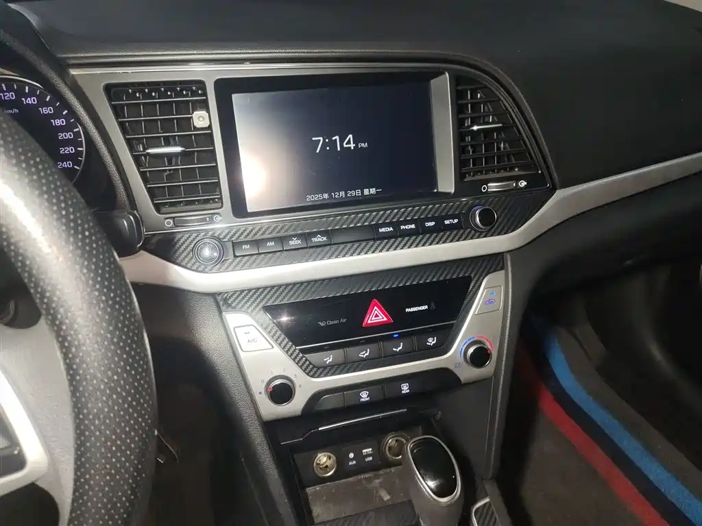 Hyundai Elantra 2018 — фото 13