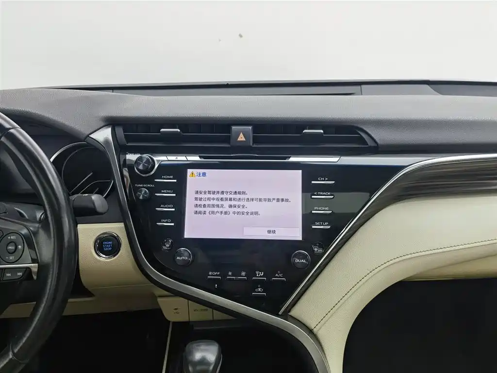Toyota Camry 2018 — фото 12