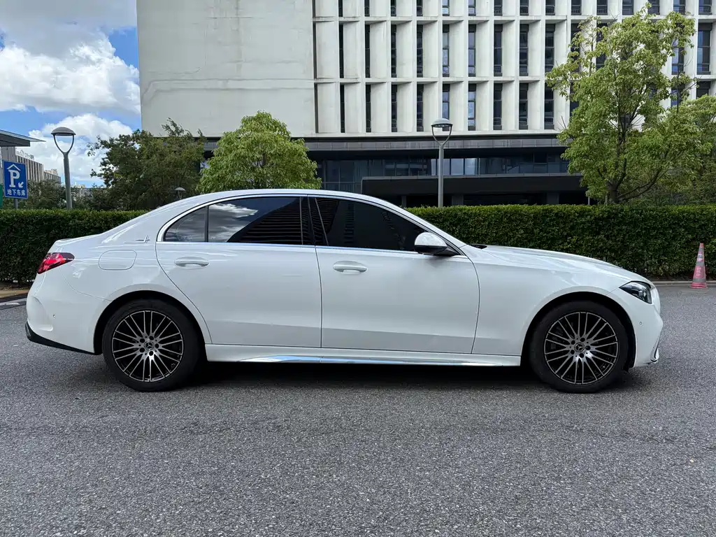 Mercedes-Benz C-Class 2024 — фото 4