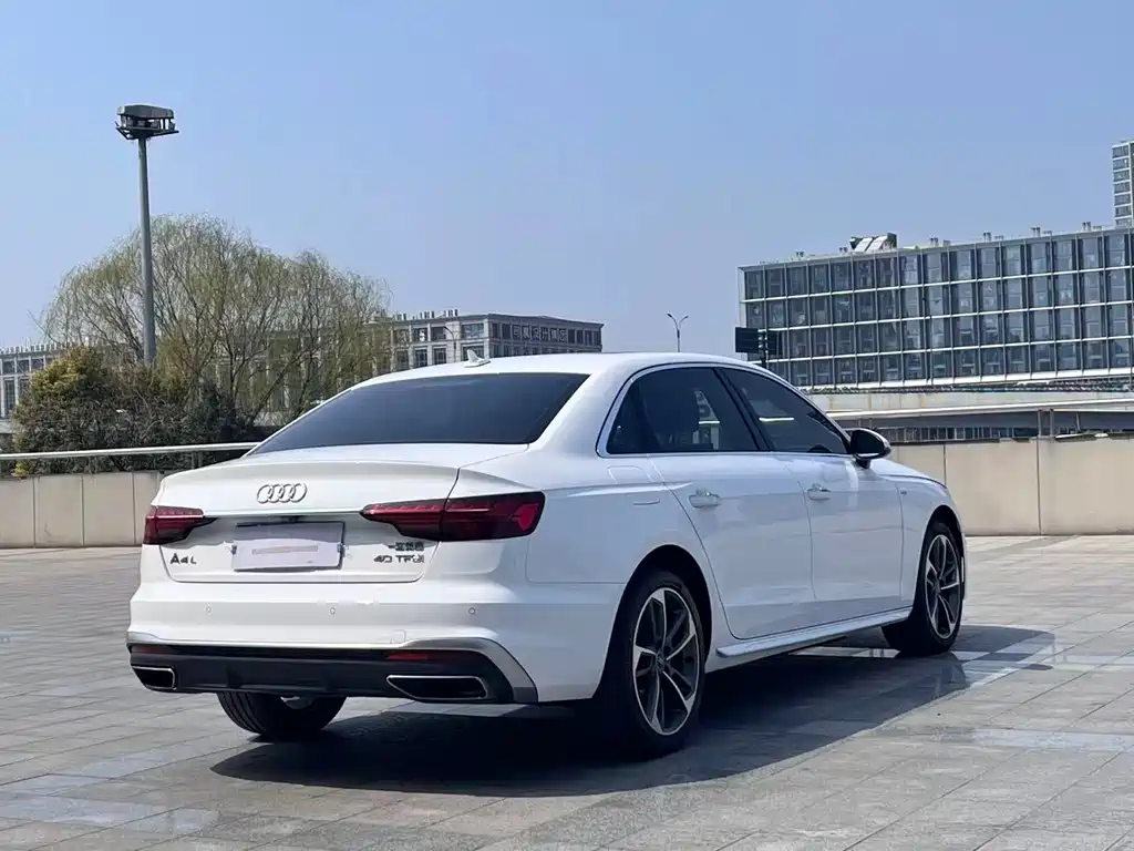 Audi A4L 2023 — фото 27