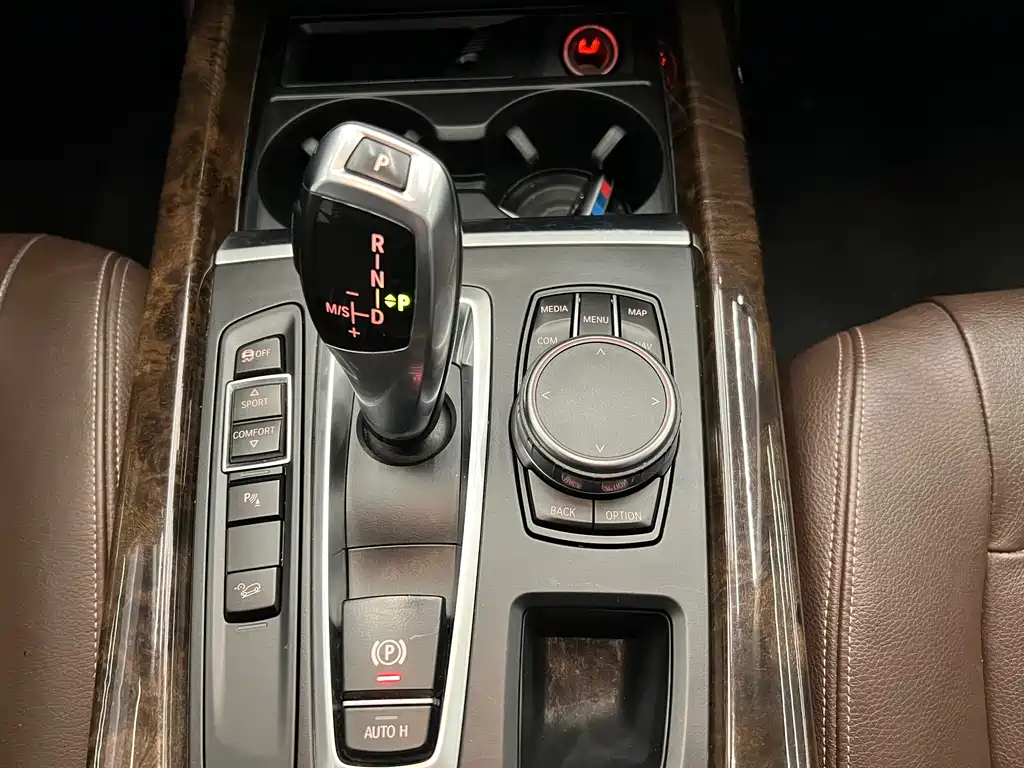 BMW X5 2018 — фото 12