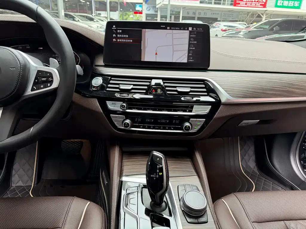 BMW 5 Series 2022 — фото 14