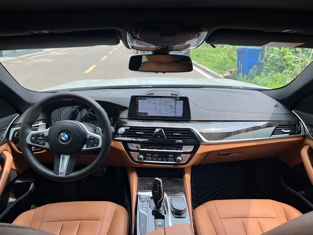 BMW 5 Series 2018 — фото 12