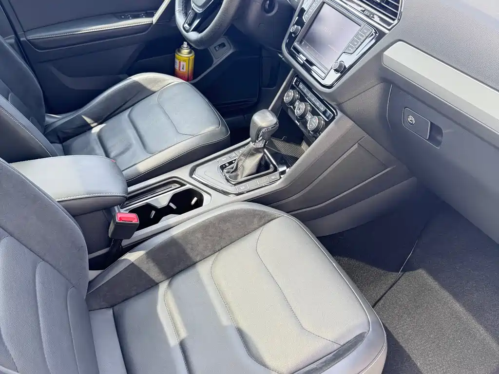 Volkswagen Tiguan L 2017 — фото 12