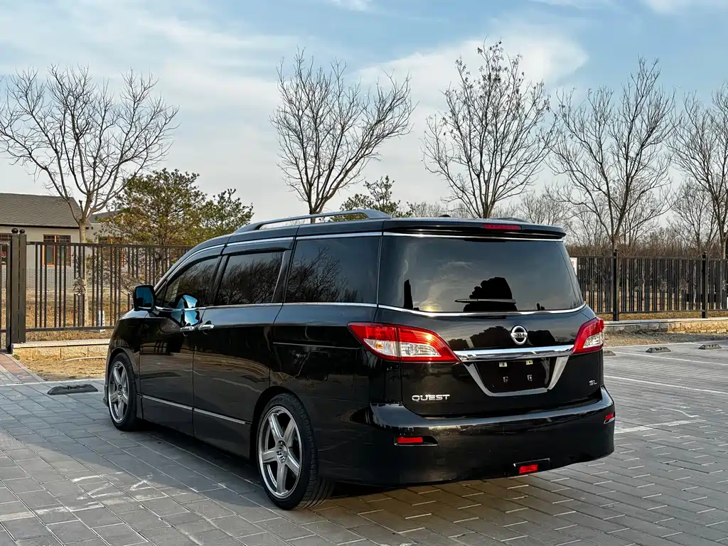 Nissan Quest 2015 — фото 5