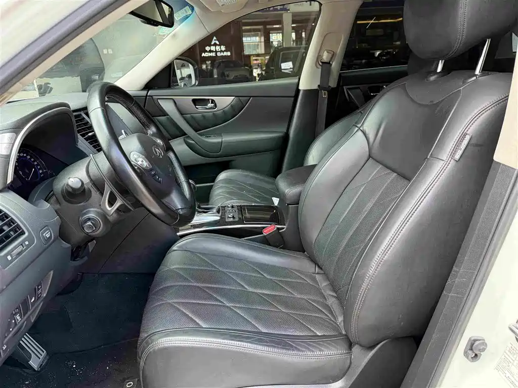 Infiniti QX70 2015