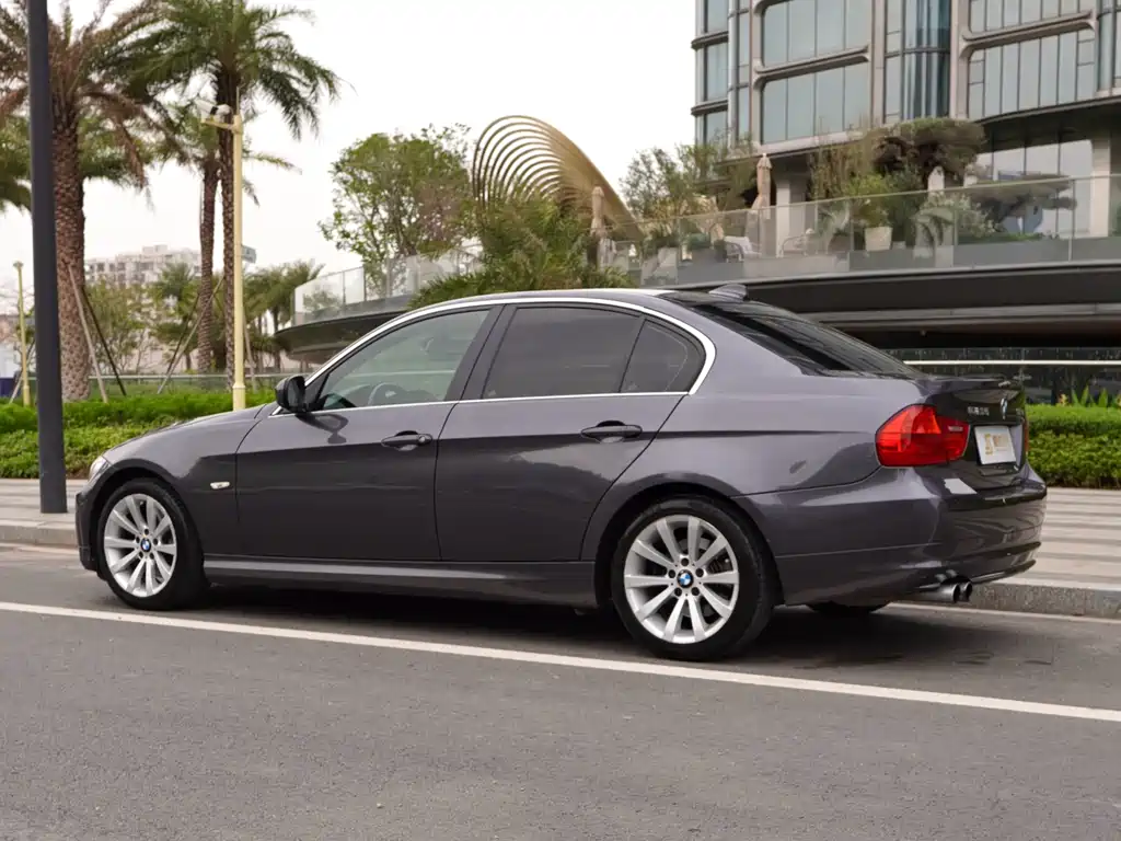 BMW 3 Series 2009 — фото 11
