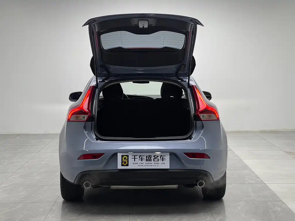 Volvo V40 2019 — фото 10