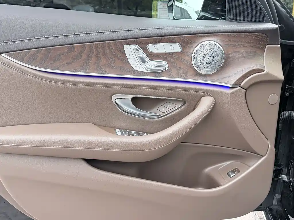 Mercedes-Benz E-Class 2023 — фото 7