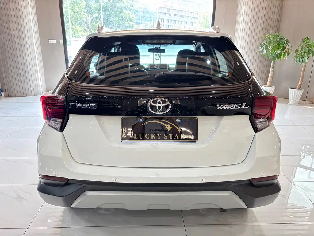 Toyota Yaris L 2023