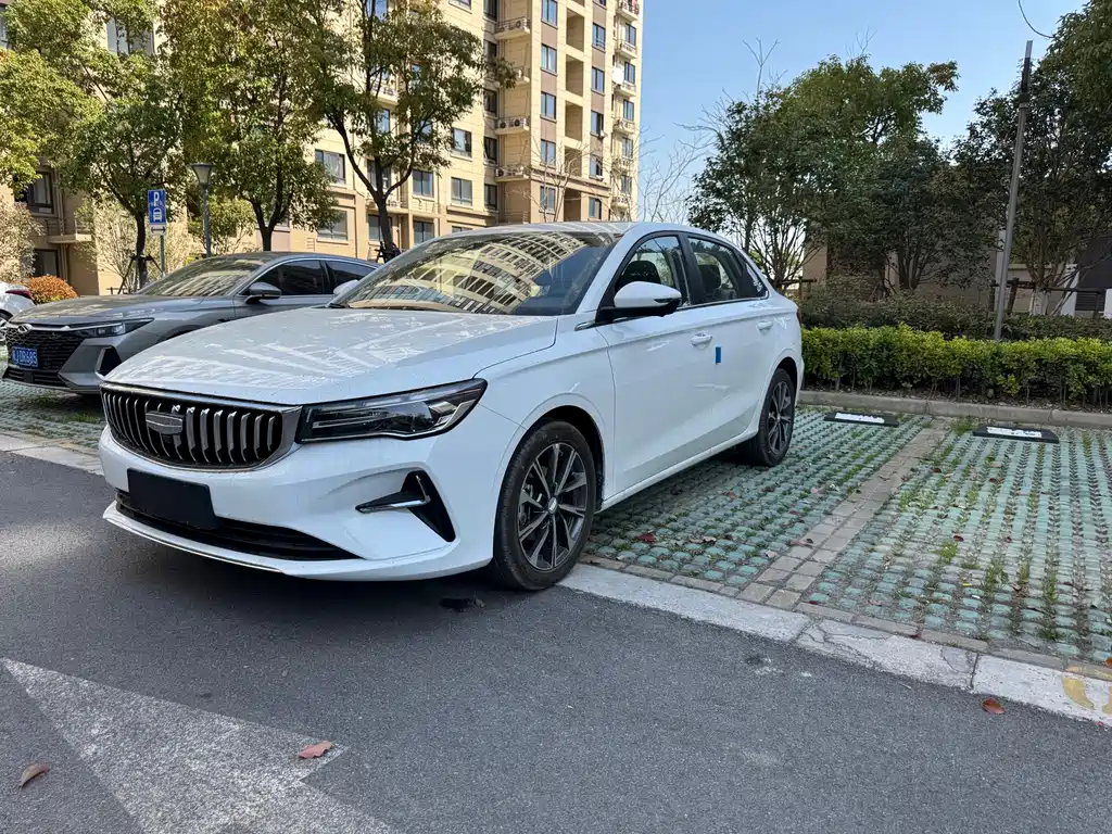 Geely Emgrand 2025