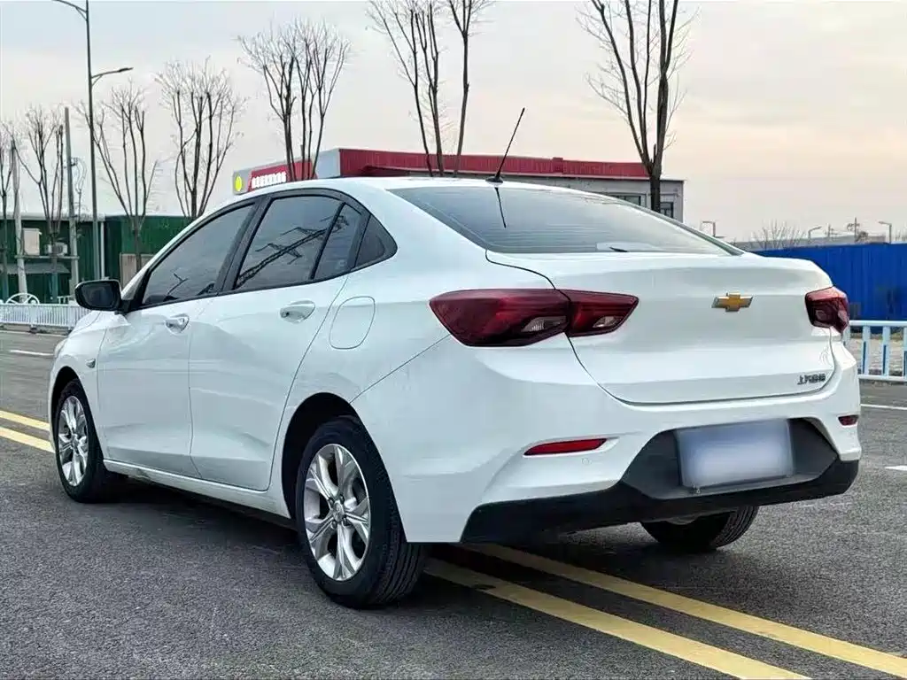 Chevrolet Cavalier 2022 — фото 4