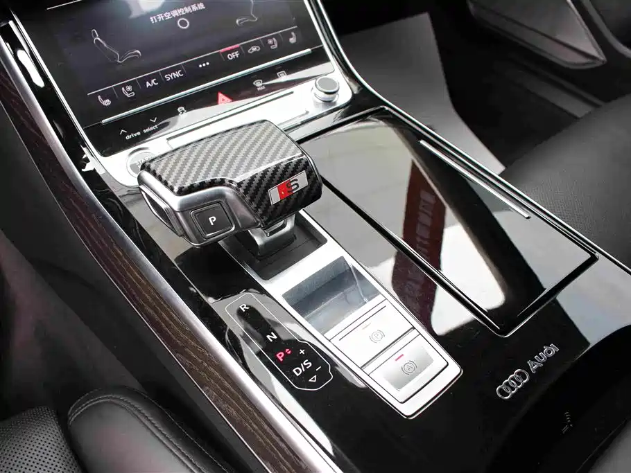 Audi A8 2022 — фото 12