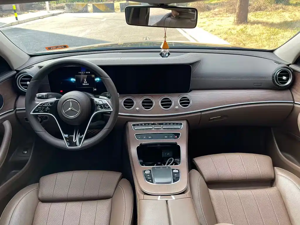 Mercedes-Benz E-Class 2023 — фото 11