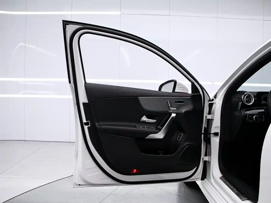 Mercedes-Benz A-Class 2024 — фото 11