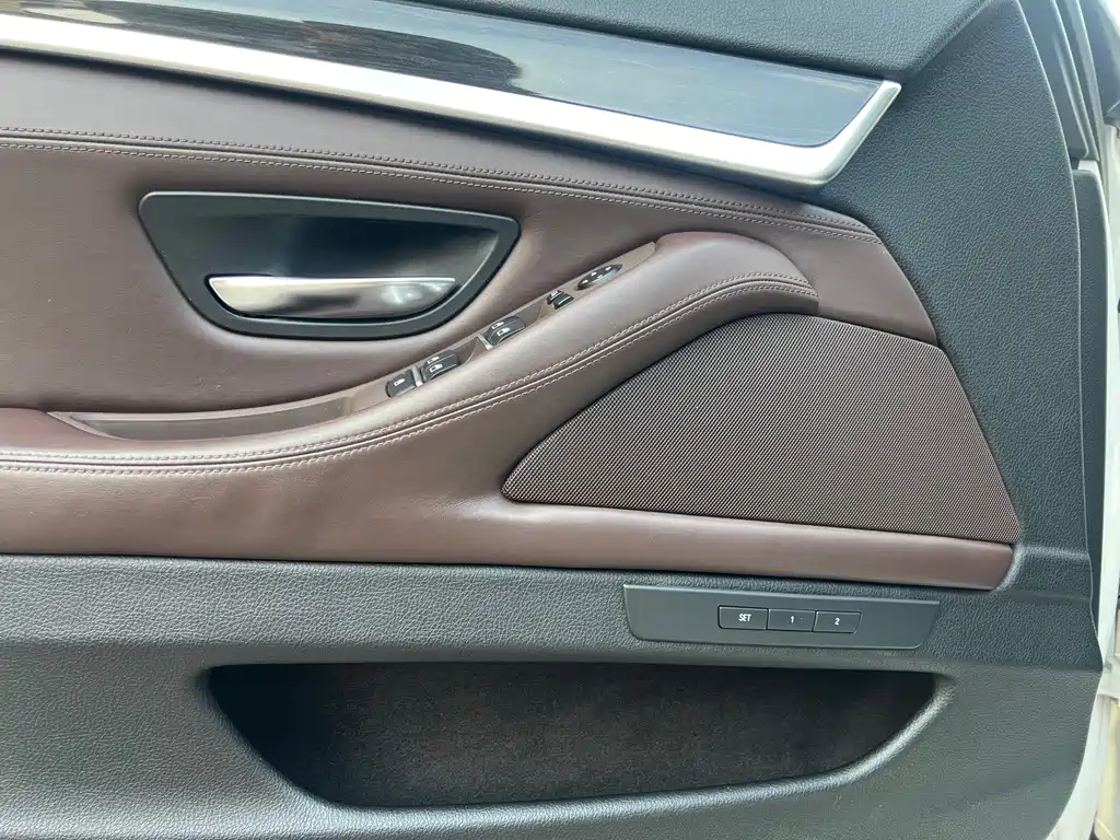 BMW 5 Series 2017 — фото 14