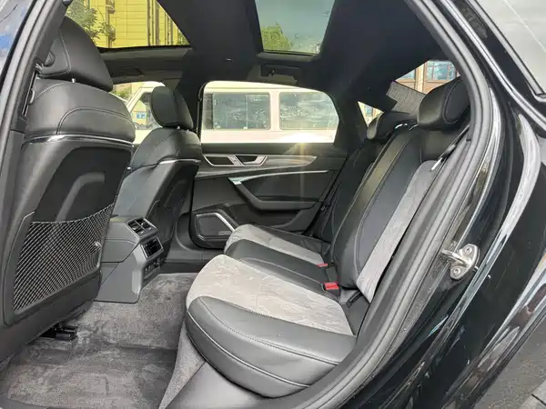 Audi A6L 2022