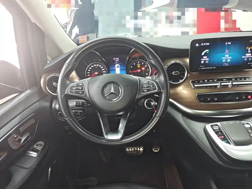 Mercedes-Benz V-Class 2022 — фото 11