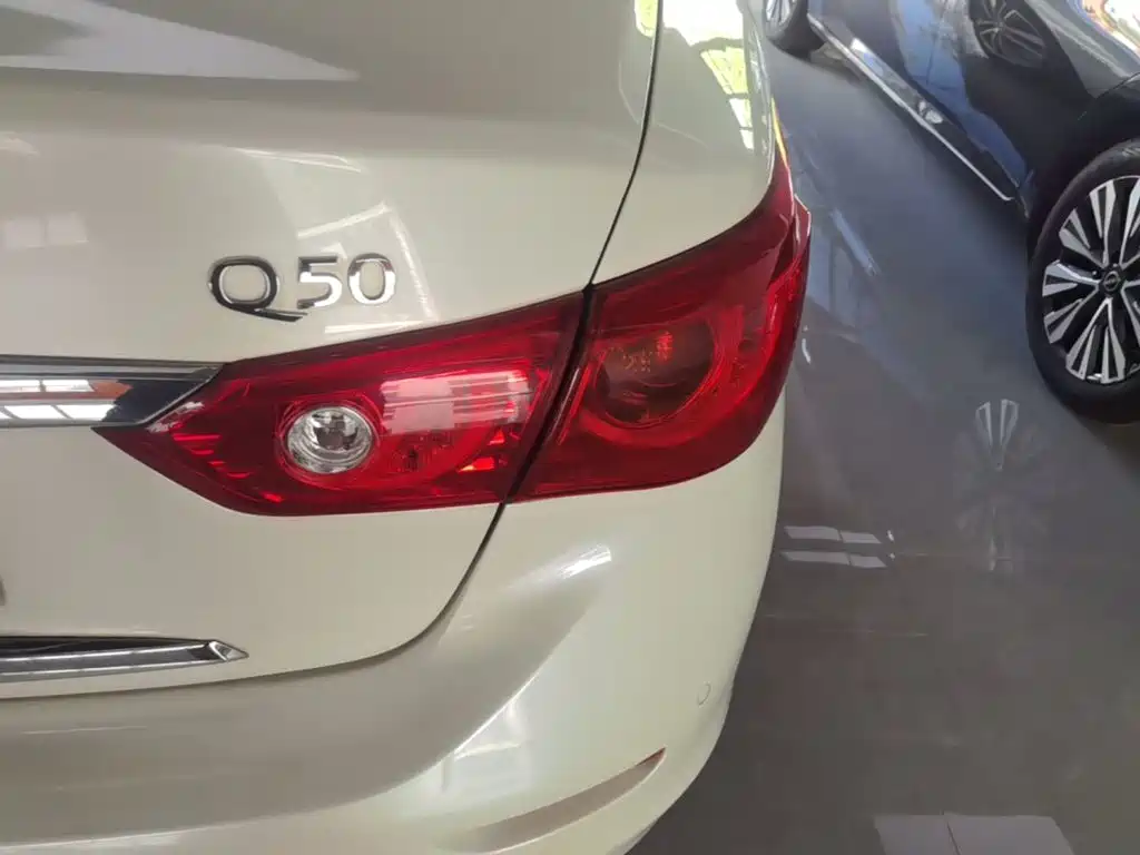 Infiniti Q50L 2015 — фото 8