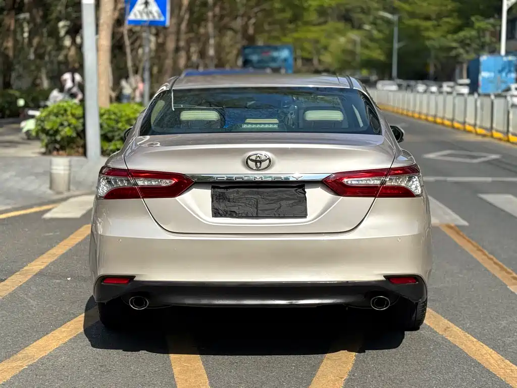Toyota Camry 2018 — фото 18