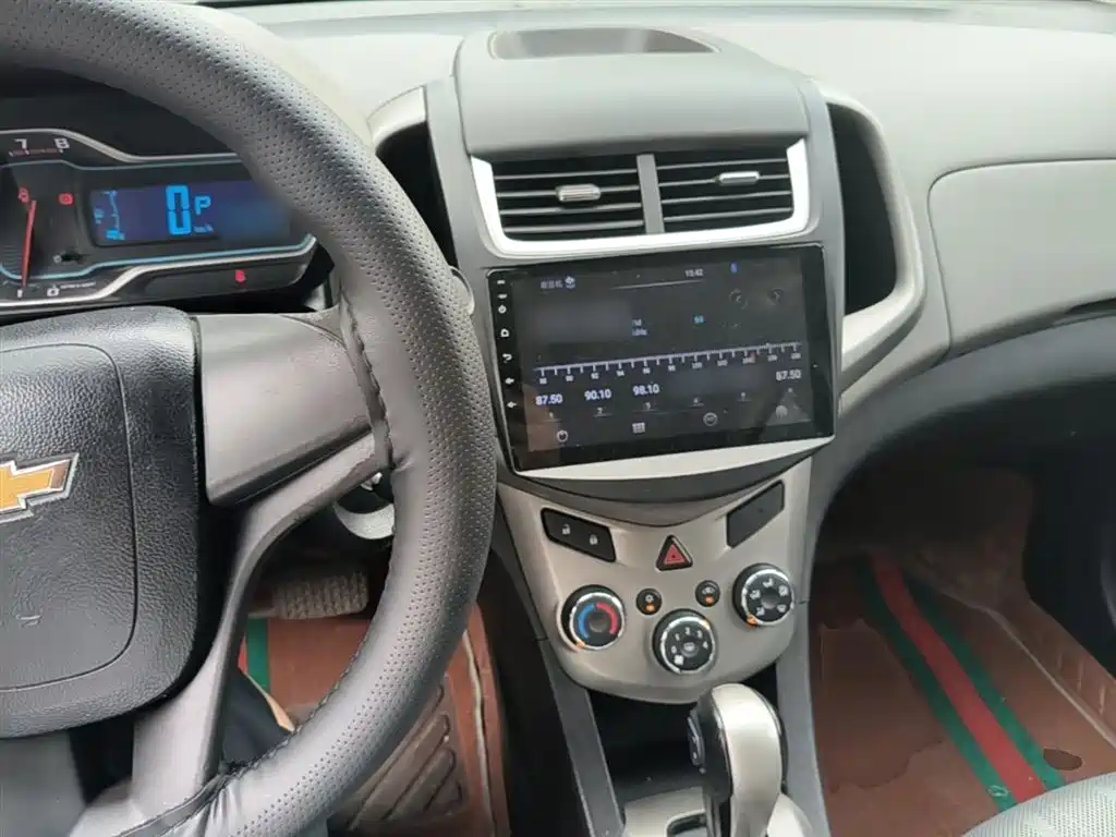 Chevrolet Aveo 2015 — фото 10