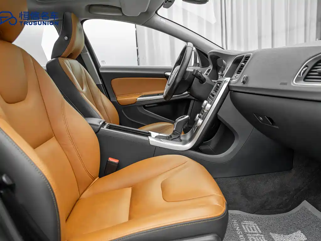 Volvo S60 2017 — фото 14