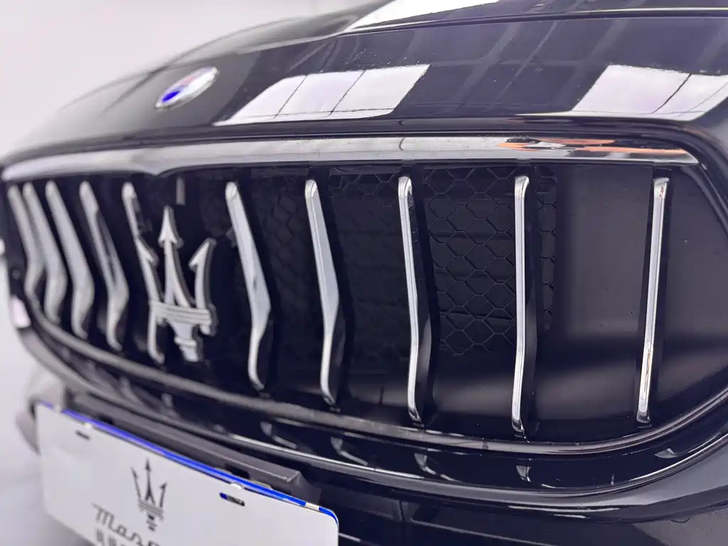 Maserati Quattroporte 2018 — фото 4