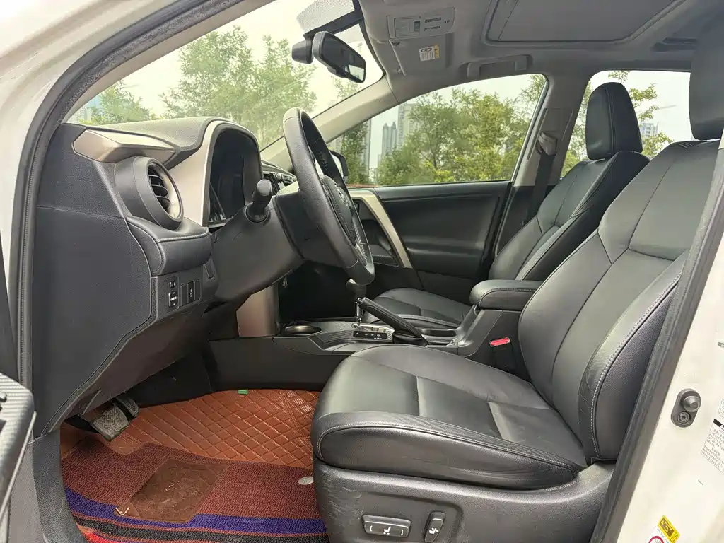 Toyota RAV4 2015 — фото 4
