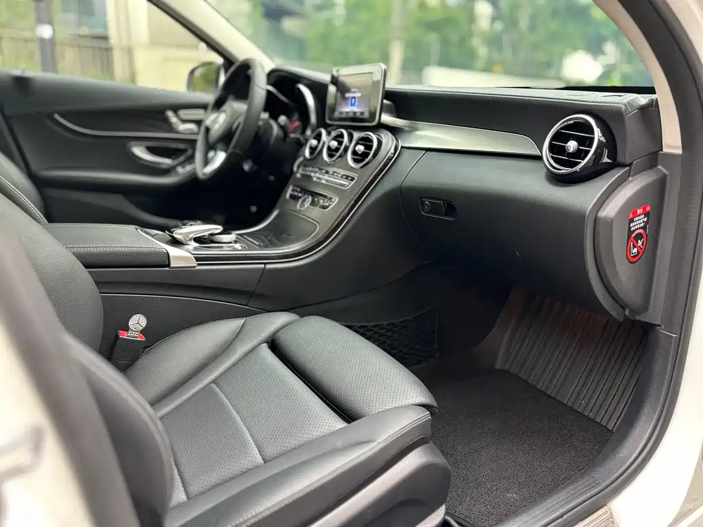 Mercedes-Benz C-Class 2018 — фото 23