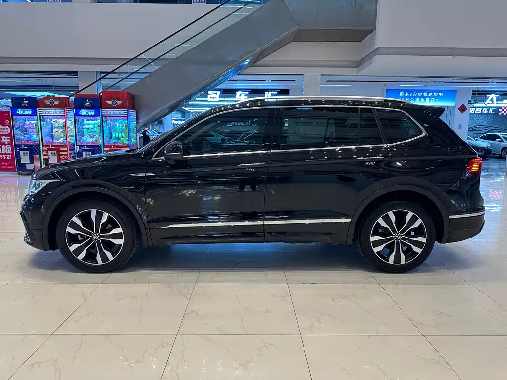 Volkswagen Tiguan L 2023 — фото 8
