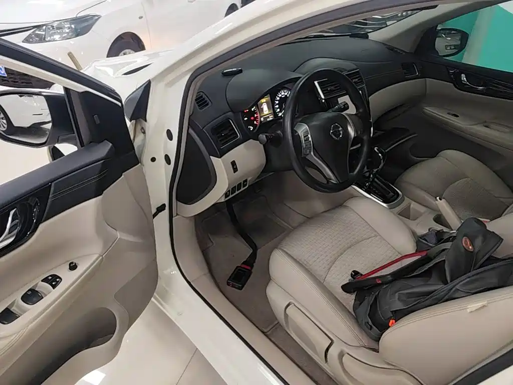 Nissan Tiida 2016 — фото 16