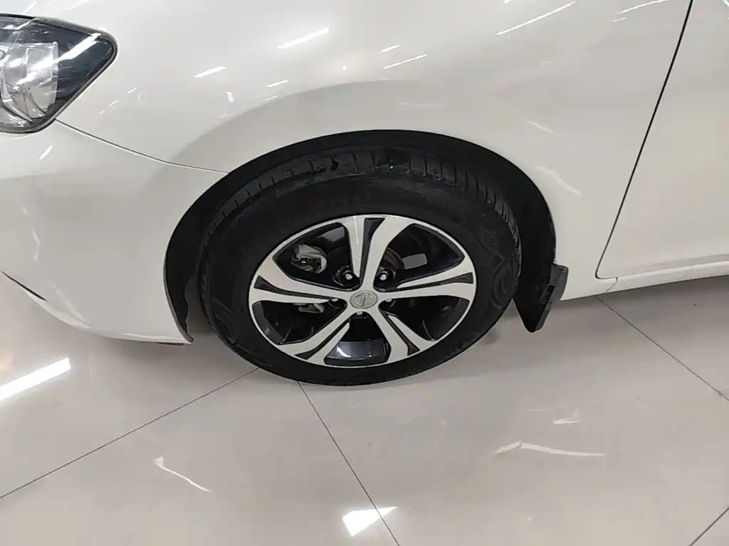 Nissan Tiida 2016 — фото 23