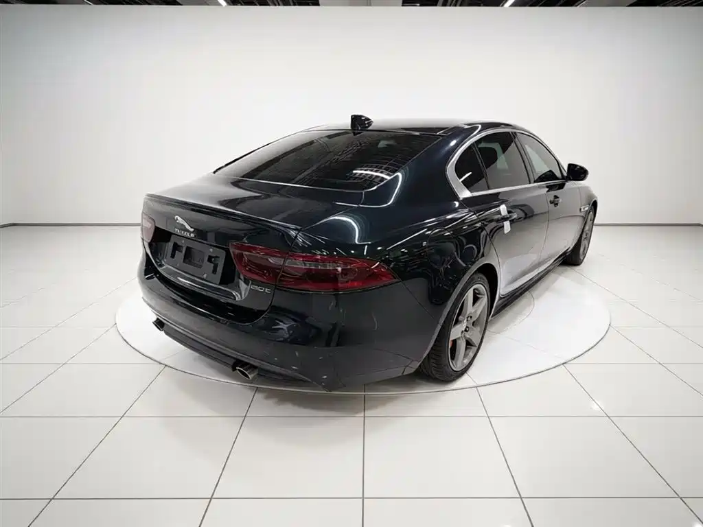 Jaguar XE 2017 — фото 7