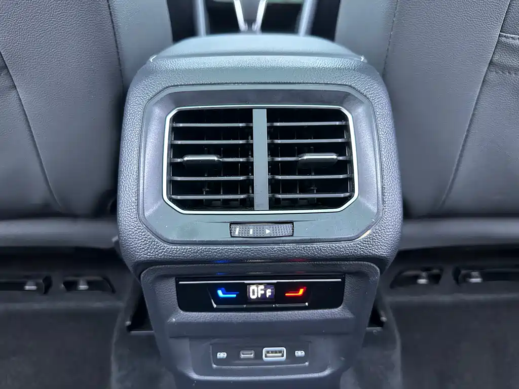 Volkswagen Tiguan L 2023 — фото 25